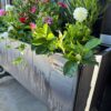 Bac à fleurs en hauteur en acier Corten avec patine naturelle, parfait pour une plantation ergonomique et décorative.